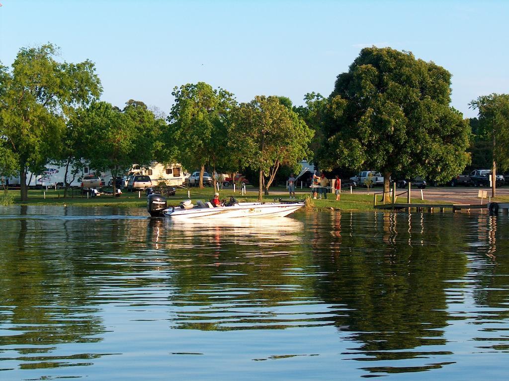 Lake Fork Marina & Motel Gunter Exterior photo