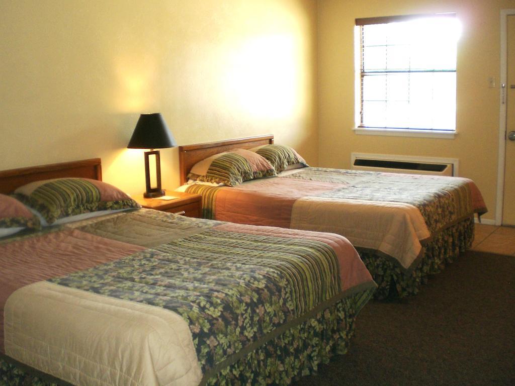 Lake Fork Marina & Motel Gunter Room photo